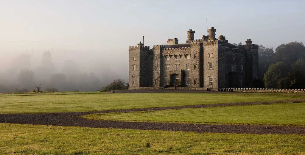 🏰🥃 How whiskey & rock and roll saved Slane Castle